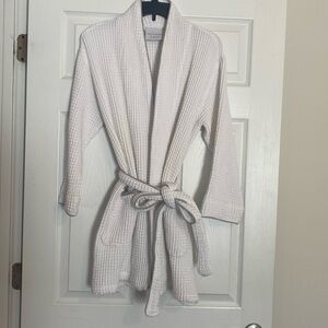 Boll & Branch women’s waffle knit white with gray trim bath robe size Large